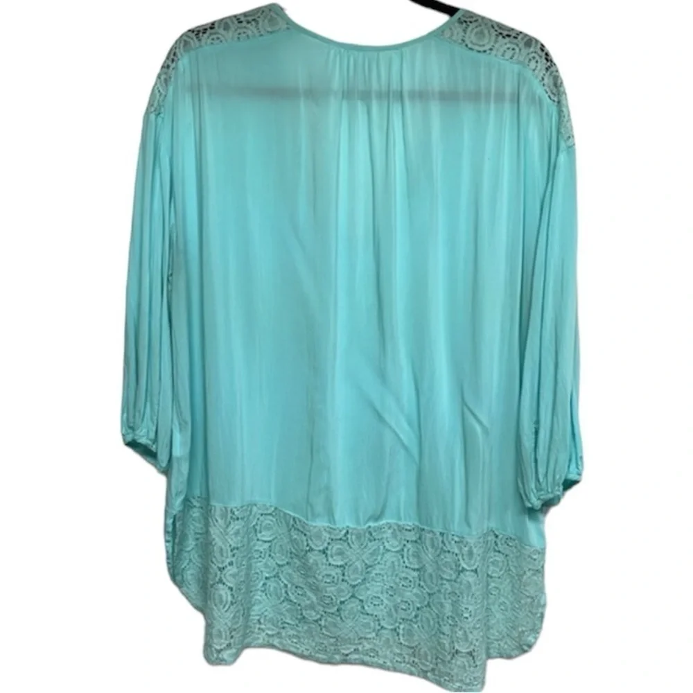Stylus V-neck Aqua Top